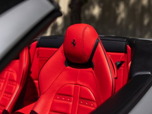 Used 2015 Ferrari California T image 15