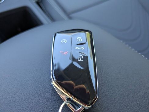 New 2026 Volkswagen Tiguan SE image 28