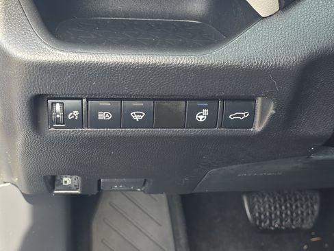 Used 2021 Toyota RAV4 XLE Premium image 26