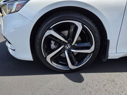 Used 2018 Honda Accord Sport image 9
