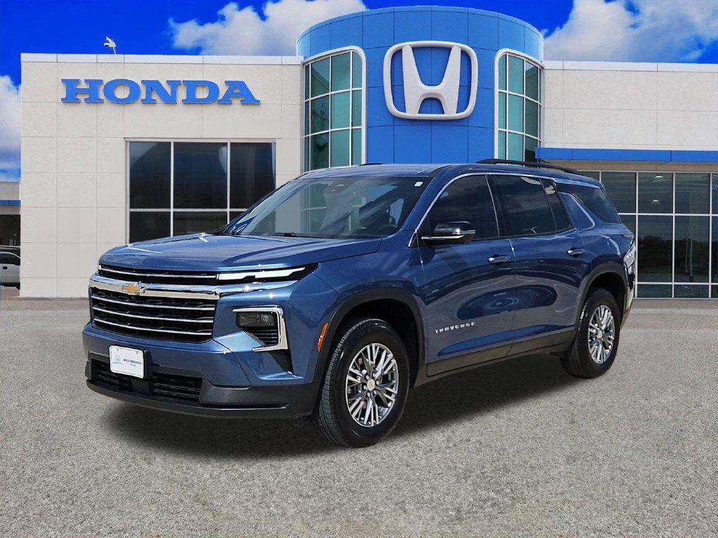 Used 2025 Chevrolet Traverse LT w/ Driver Confidence Package FWD image 7