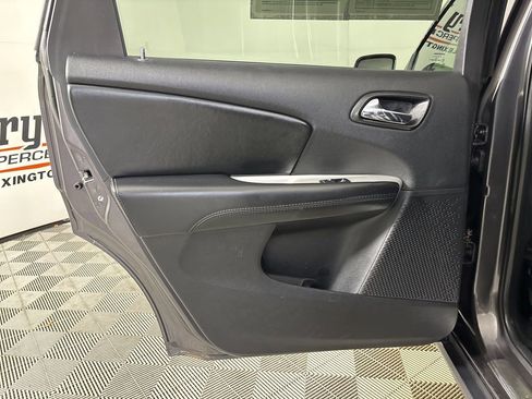 Used 2020 Dodge Journey SE w/ SE Popular Equipment Group image 18