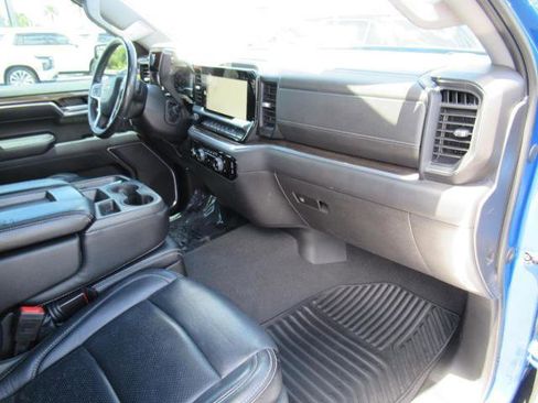 Used 2022 Chevrolet Silverado 1500 LT AWD/4WD image 11