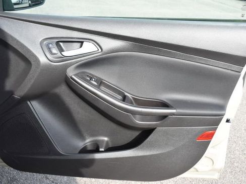 Used 2017 Ford Focus SE FWD image 36