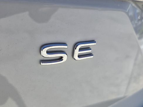 Used 2024 Volkswagen Atlas SE image 14