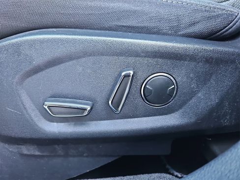 Used 2017 Ford Explorer XLT image 29