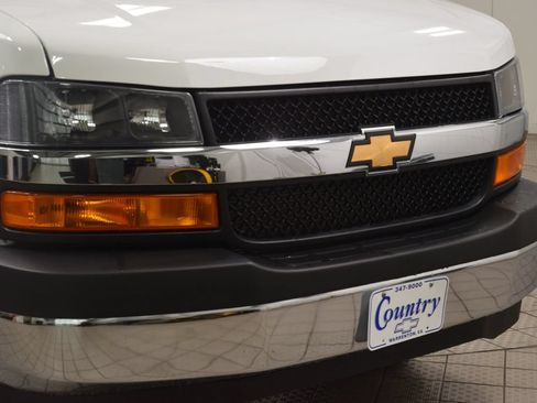 Used 2024 Chevrolet Express 3500 LT w/ LT Preferred Equipment Group RWD image 8