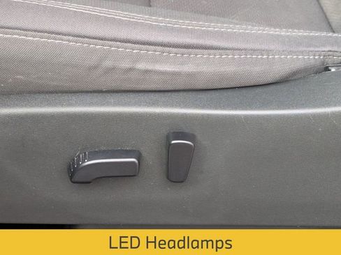 Used 2023 Nissan Frontier SV w/ Midnight Edition Package image 15