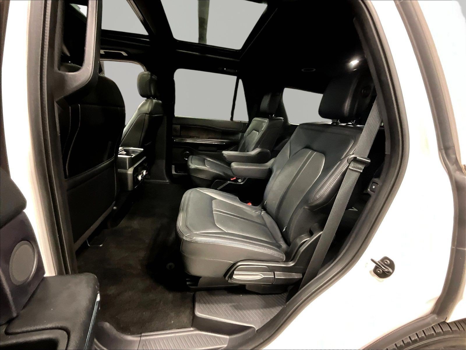 Used 2019 Ford Expedition Limited w/ Equipment Group 302A AWD/4WD image 22