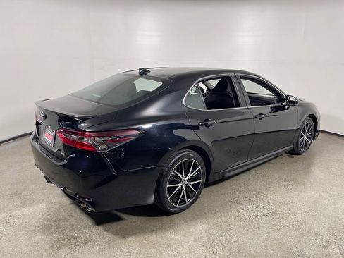 Certified 2023 Toyota Camry SE image 3