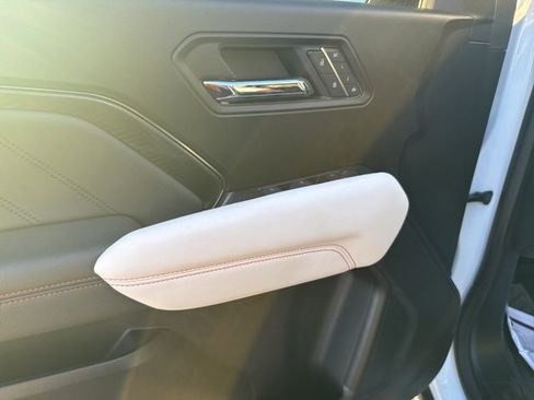 Used 2024 GMC Canyon AT4X w/ AT4X AEV Edition image 25