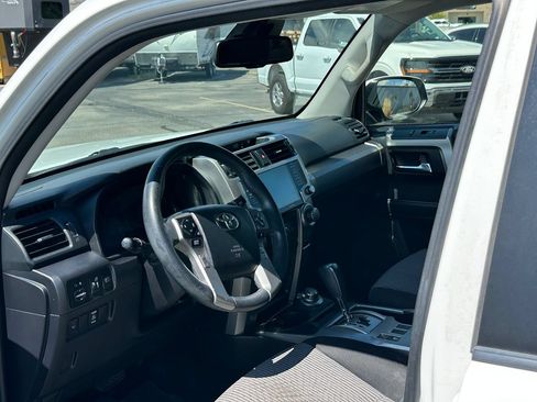 Used 2020 Toyota 4Runner SR5 AWD/4WD image 17