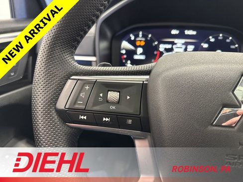 Used 2025 Mitsubishi Outlander SEL image 29