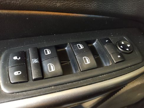 Used 2019 Jeep Cherokee Latitude w/ Cold Weather Group image 27