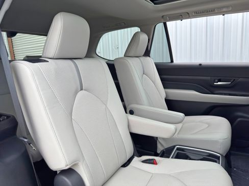 Used 2024 Toyota Grand Highlander Platinum image 42