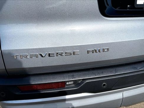 Used 2025 Chevrolet Traverse LT image 22