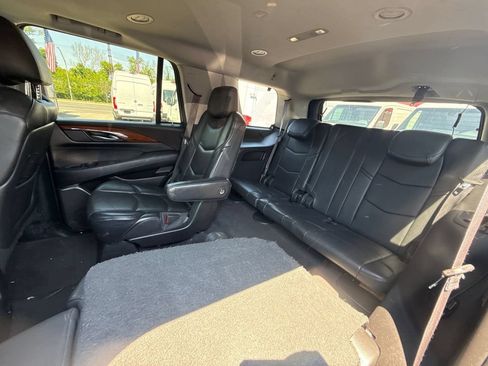 Used 2015 Cadillac Escalade Luxury AWD/4WD image 28