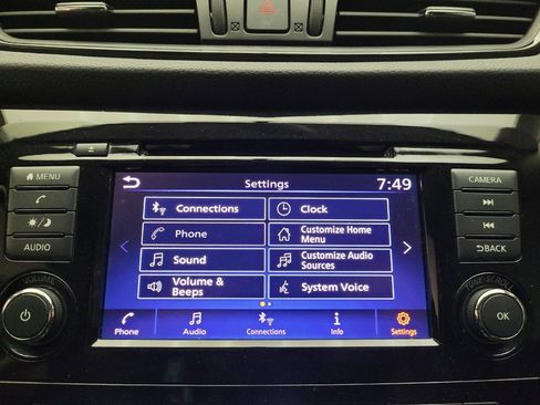 Used 2018 Nissan Rogue SV AWD/4WD image 25