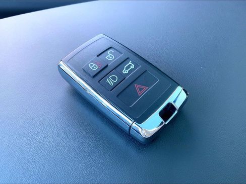 Used 2024 Land Rover Range Rover Sport SE image 13