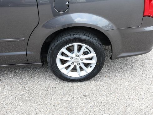 Used 2016 Dodge Grand Caravan SXT FWD image 4