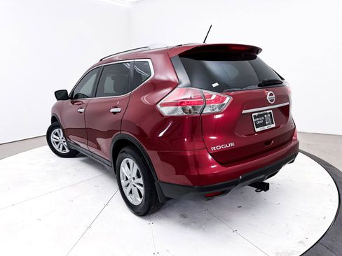 Used 2015 Nissan Rogue SV w/ SV Premium Package FWD image 2