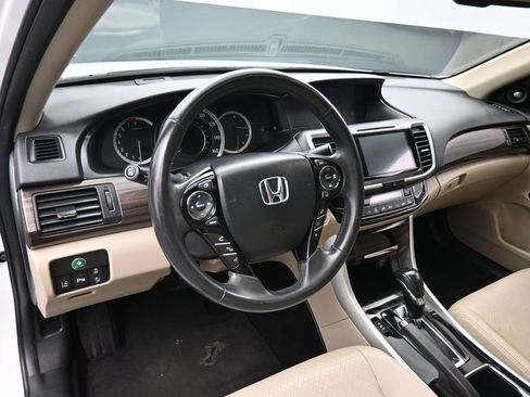 Used 2017 Honda Accord Touring image 13