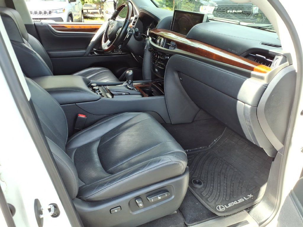 Used 2021 Lexus LX 570 4WD w/ Luxury Package image 12