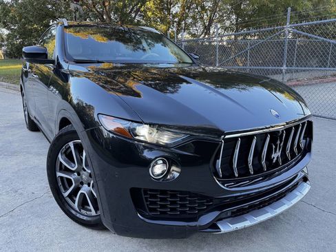 Used 2017 Maserati Levante w/ Luxury Package image 2