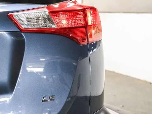 Used 2014 Toyota RAV4 LE FWD image 12