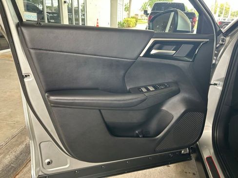 Used 2024 Mitsubishi Outlander SE FWD image 39