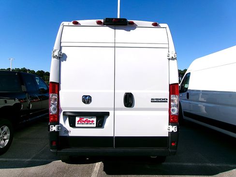 Used 2025 RAM ProMaster 2500 w/ Convenience Group FWD image 16