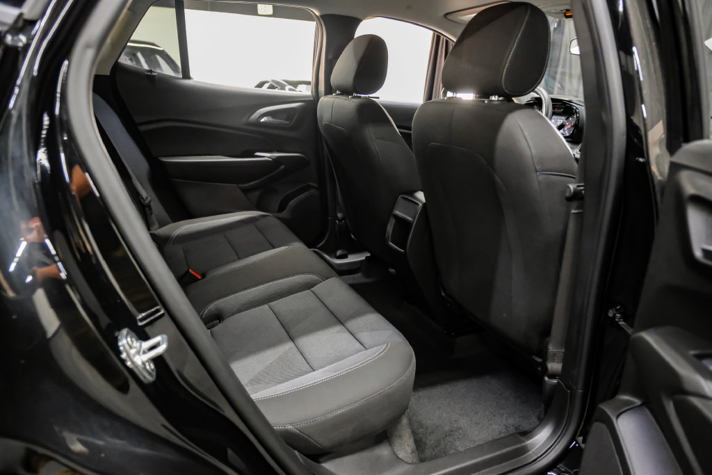 Used 2025 Chevrolet Trax LS w/ LS Convenience Package FWD image 40
