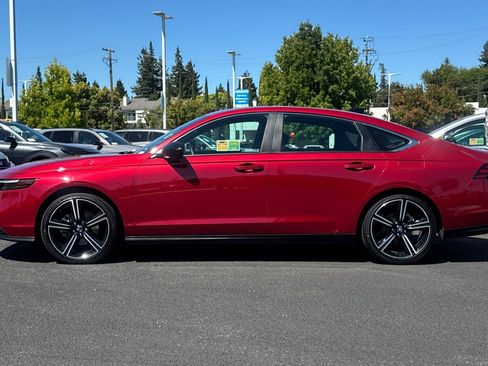 Used 2023 Honda Accord Sport image 2