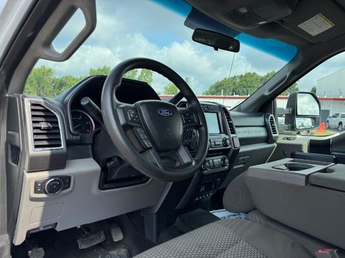 Used 2018 Ford F250 XLT w/ Camper Package AWD/4WD image 14