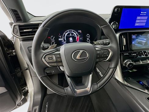 Used 2023 Lexus LX 600 4WD w/ Luxury Package image 12