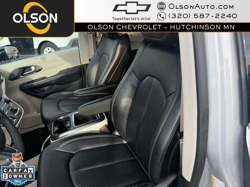 Used 2024 Chrysler Pacifica Touring-L image 9