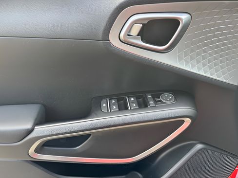 Used 2023 Kia Soul LX image 30