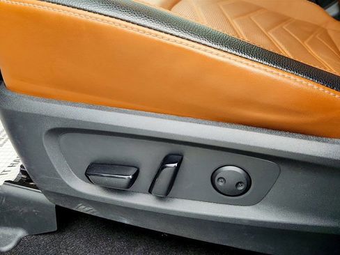 Used 2023 Nissan Pathfinder Platinum image 11