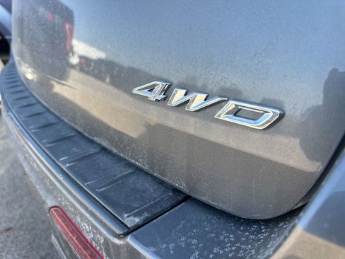 Used 2022 Ford Explorer XLT w/ Equipment Group 202A image 7