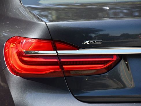 Used 2017 BMW 750i xDrive image 6