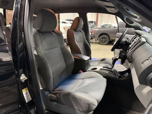 Used 2015 Toyota Tacoma TRD Pro w/ TRD Sport Package image 27