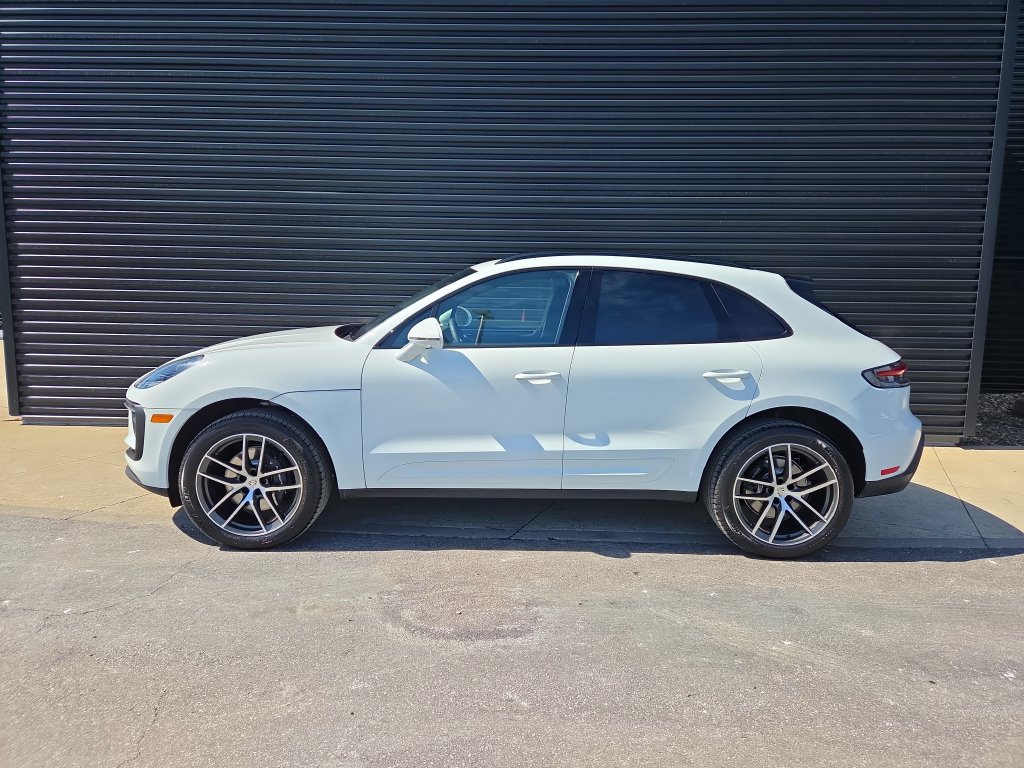 Certified 2026 Porsche Macan AWD/4WD image 5
