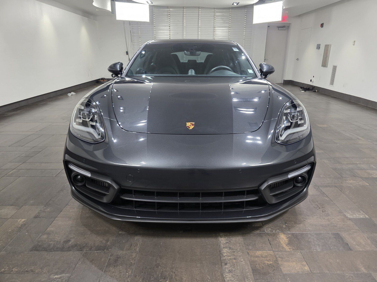 Used 2023 Porsche Panamera RWD image 2
