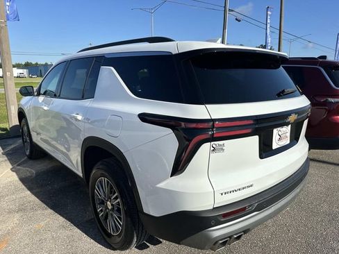 Used 2025 Chevrolet Traverse LT FWD image 10