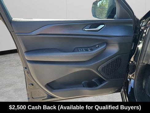 New 2025 Jeep Grand Cherokee L Altitude RWD image 31