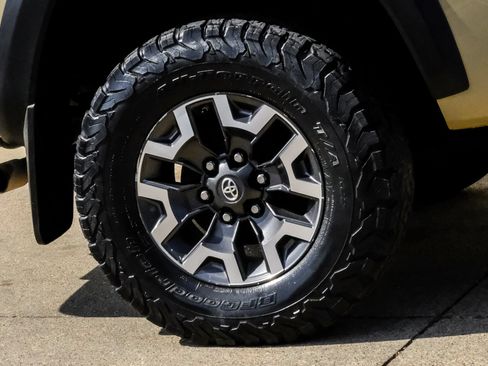 Used 2017 Toyota Tacoma TRD Off-Road AWD/4WD image 48