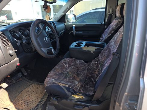 Used 2007 Chevrolet Silverado 1500 LT w/ 1LT Convenience Package AWD/4WD image 10