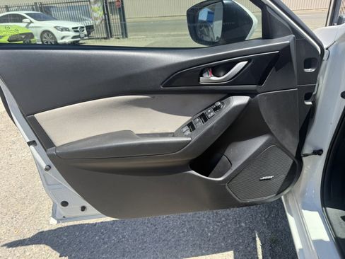 Used 2015 MAZDA MAZDA3 i Touring w/ Technology Package FWD image 17