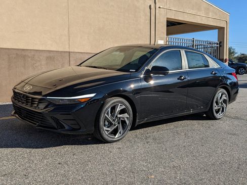 New 2025 Hyundai Elantra Limited image 10