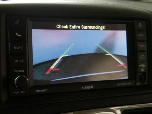Used 2014 Chrysler Town & Country Touring-L w/ Driver Convenience Group FWD image 31
